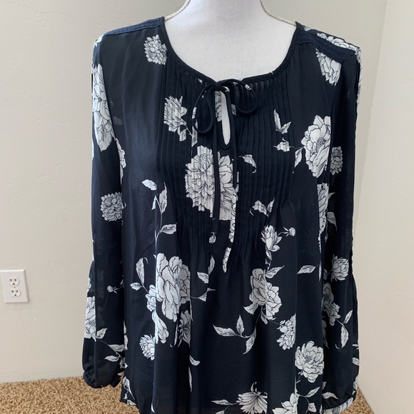 Navy & White Floral Long Sleeve Blouse with Detail - Picture 4 of 8